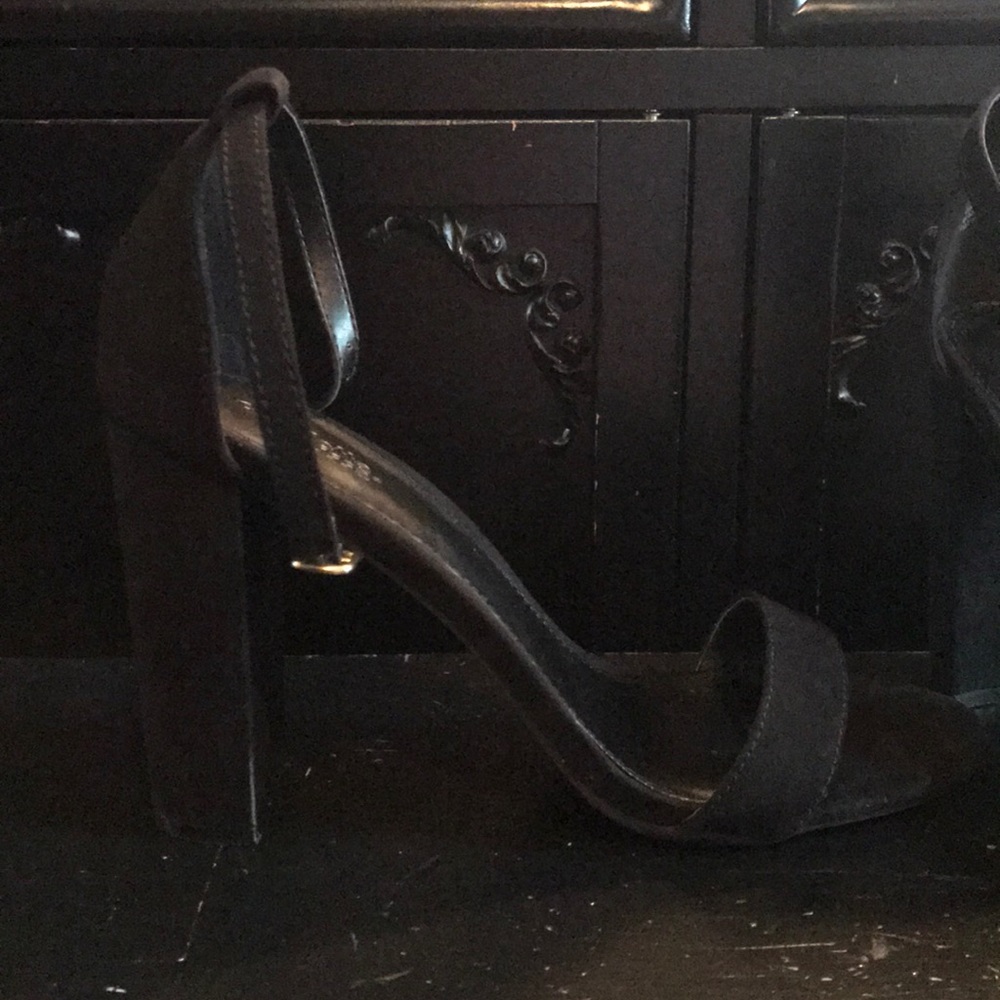 Black Heels - Picture 2 of 5
